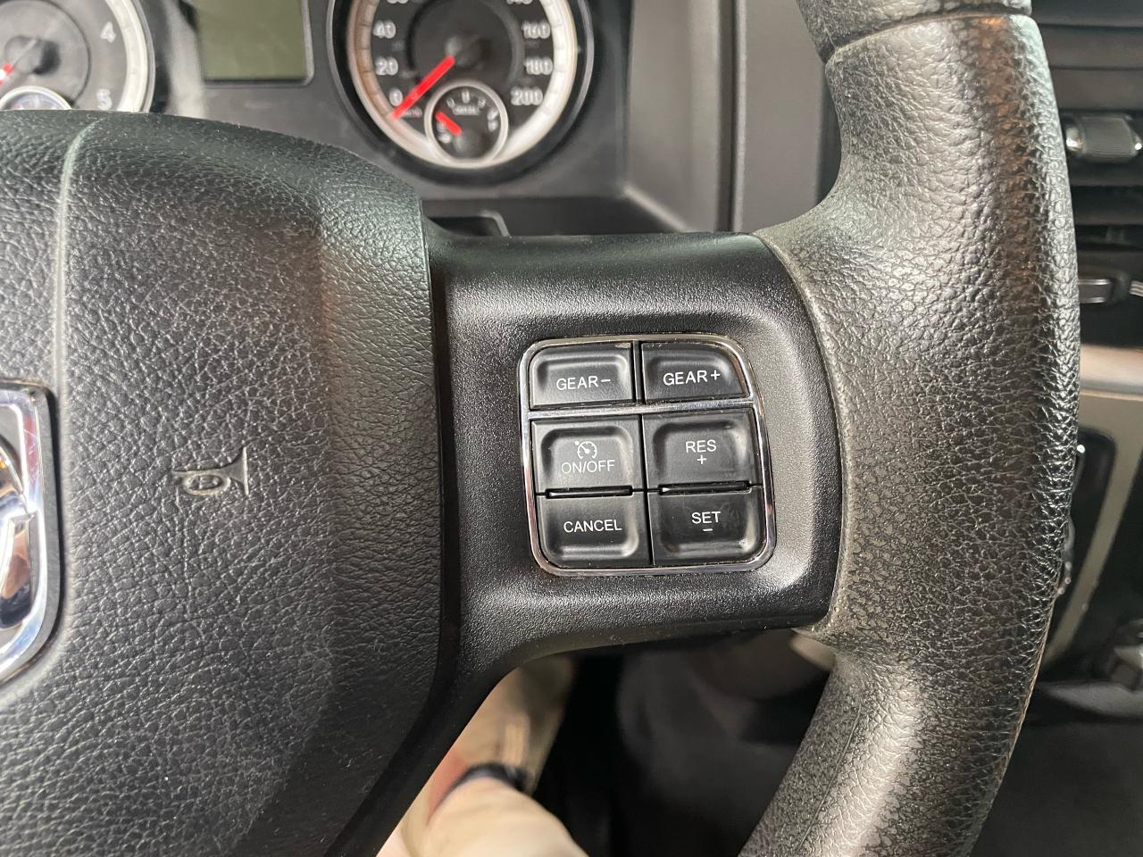 2015 RAM 1500 SLT Photo9