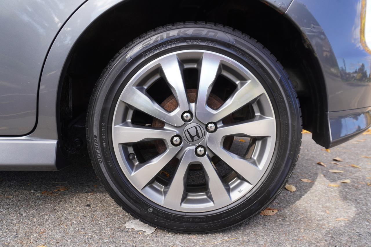 2013 Honda Fit 1 OWNER / MANUAL / SPORT PACKAGE / LOW KM'S /LOCAL Photo