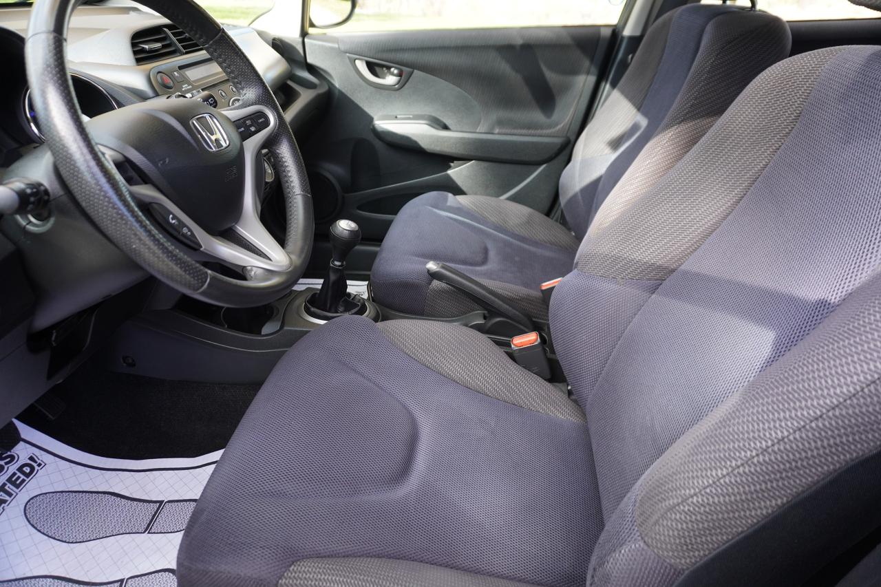 2013 Honda Fit 1 OWNER / MANUAL / SPORT PACKAGE / LOW KM'S /LOCAL Photo