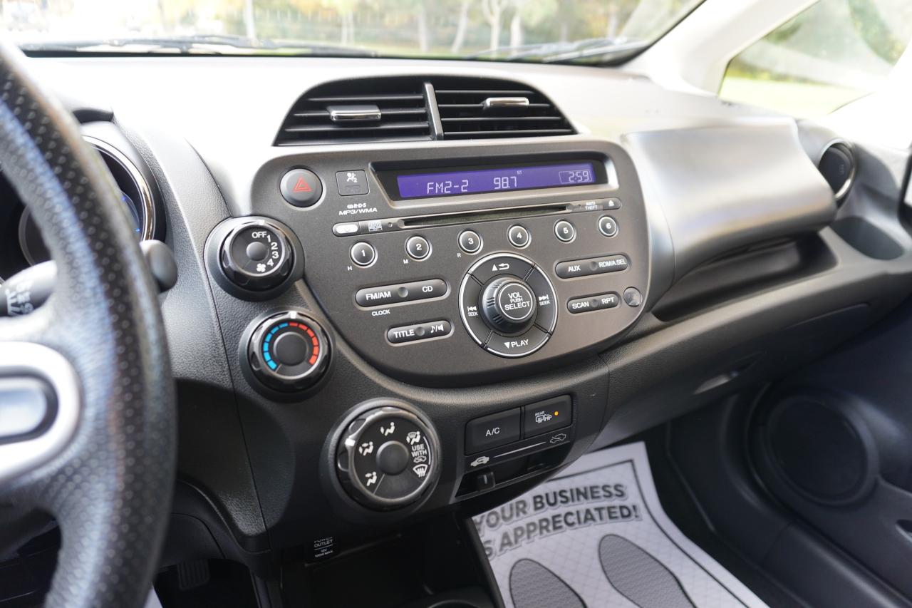 2013 Honda Fit 1 OWNER / MANUAL / SPORT PACKAGE / LOW KM'S /LOCAL Photo