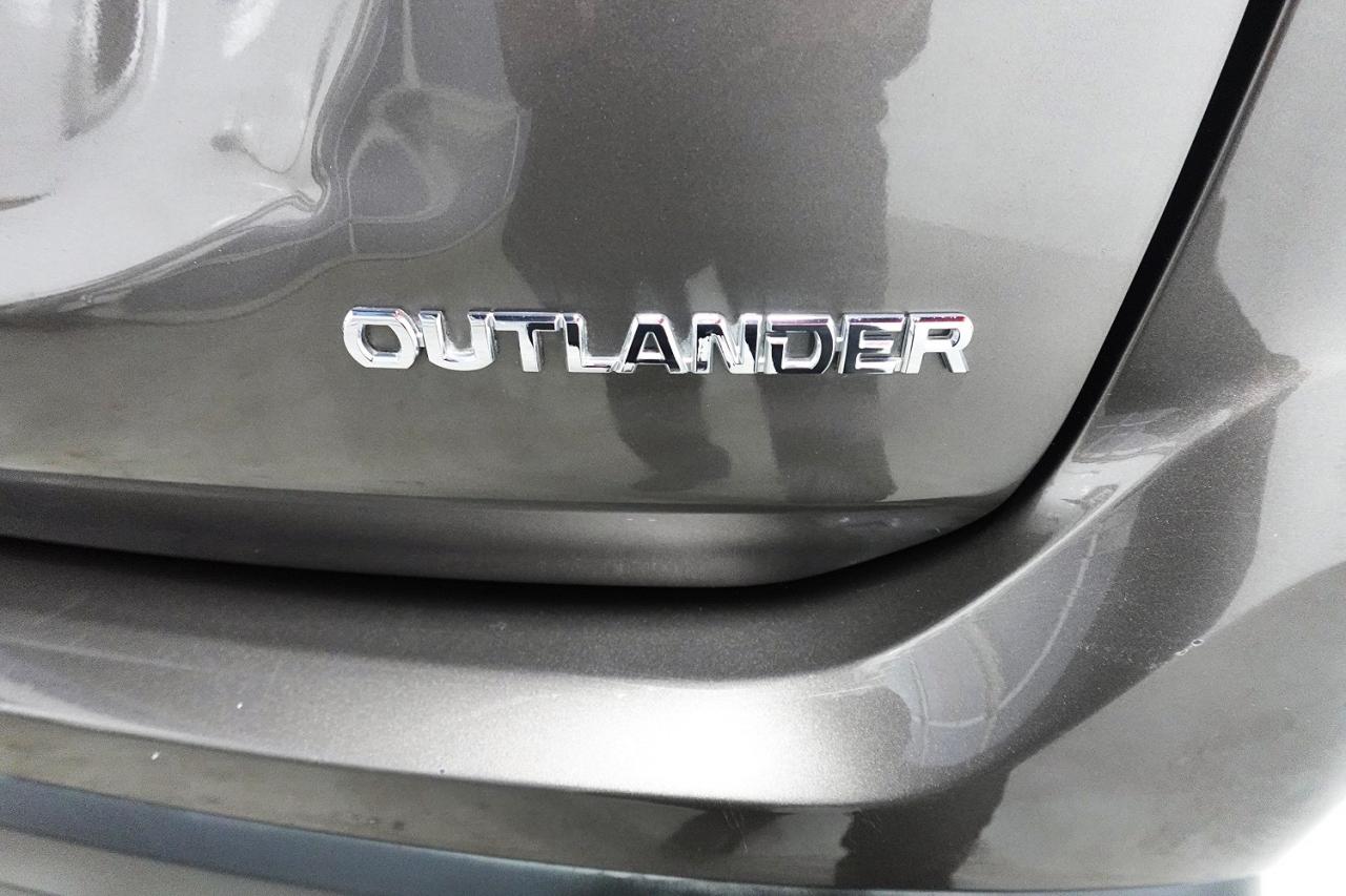 2017 Mitsubishi Outlander ES AWD, NO ACCIDENT, WELL MAINTAINED, BACK-CAM Photo