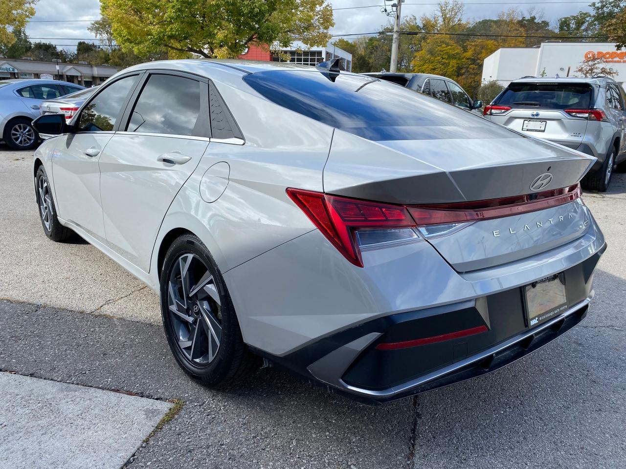 2024 Hyundai Elantra Luxury Photo2