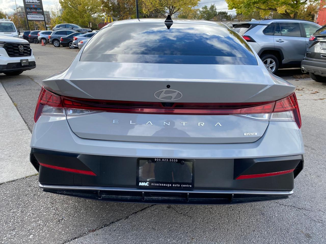 2024 Hyundai Elantra Luxury - Photo #4