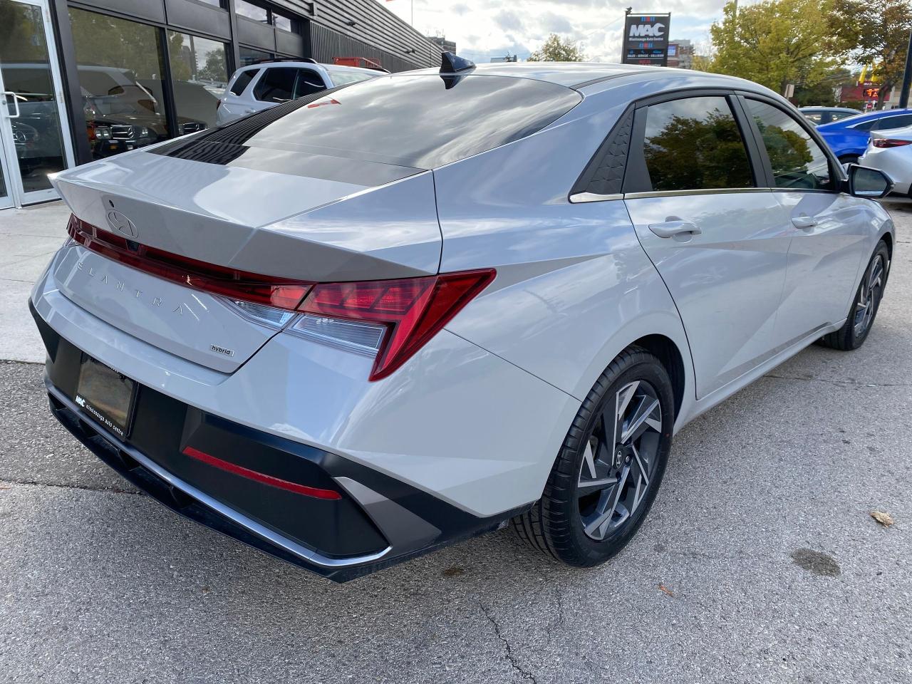 2024 Hyundai Elantra Luxury - Photo #5