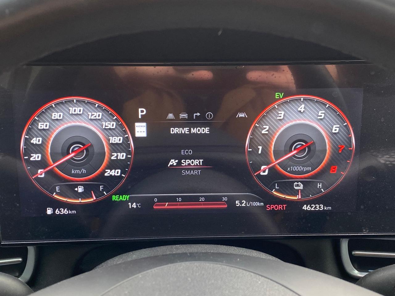 2024 Hyundai Elantra Luxury - Photo #32