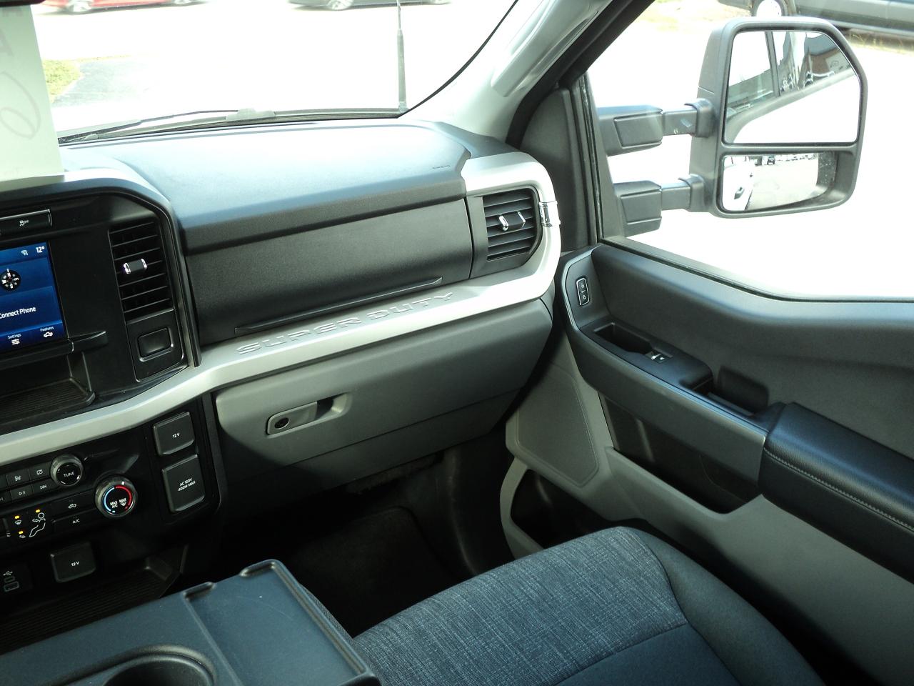 2024 Ford SUPER DUTY F-250 SRW XLT CrewCab 4WD 7.3L8cylGas  6.75' Box - Photo #14