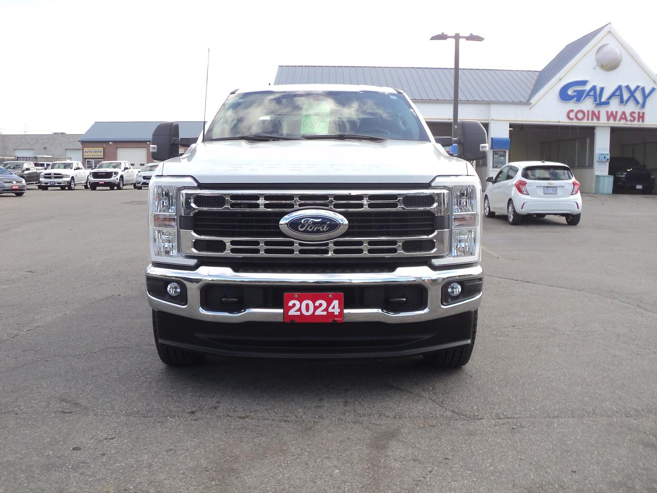 2024 Ford SUPER DUTY F-250 SRW XLT CrewCab 4WD 7.3L8cylGas  6.75' Box - Photo #2