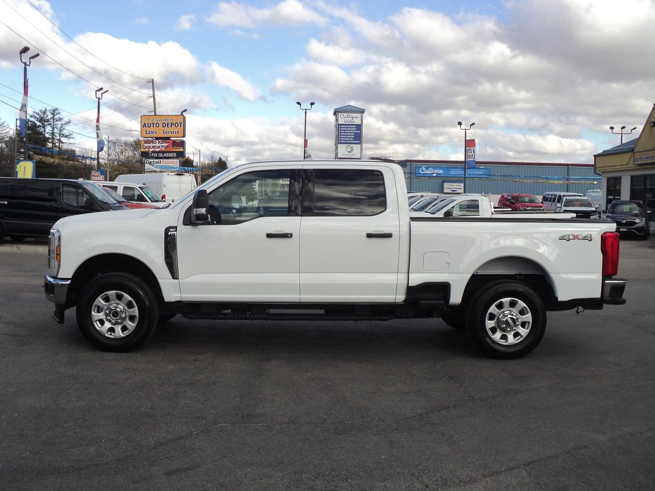 2024 Ford SUPER DUTY F-250 SRW XLT CrewCab 4WD 7.3L8cylGas  6.75' Box - Photo #6