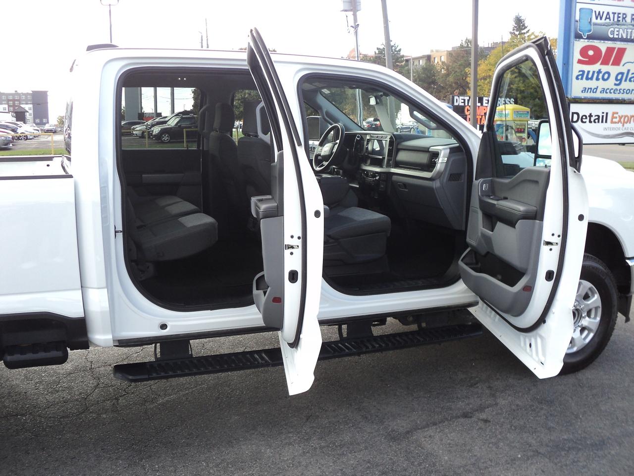 2024 Ford SUPER DUTY F-250 SRW XLT CrewCab 4WD 7.3L8cylGas  6.75' Box - Photo #9