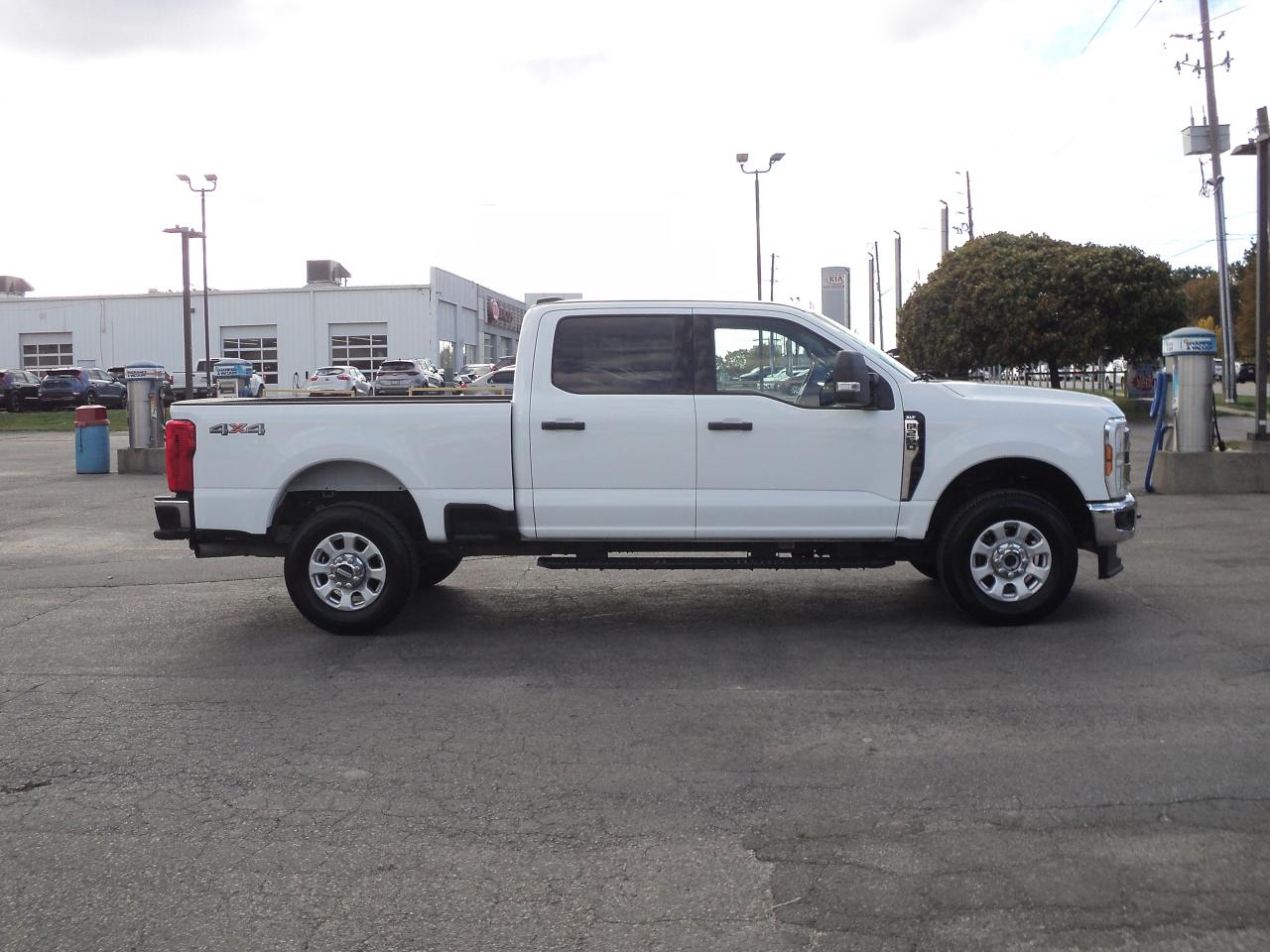 2024 Ford SUPER DUTY F-250 SRW XLT CrewCab 4WD 7.3L8cylGas  6.75' Box Photo4