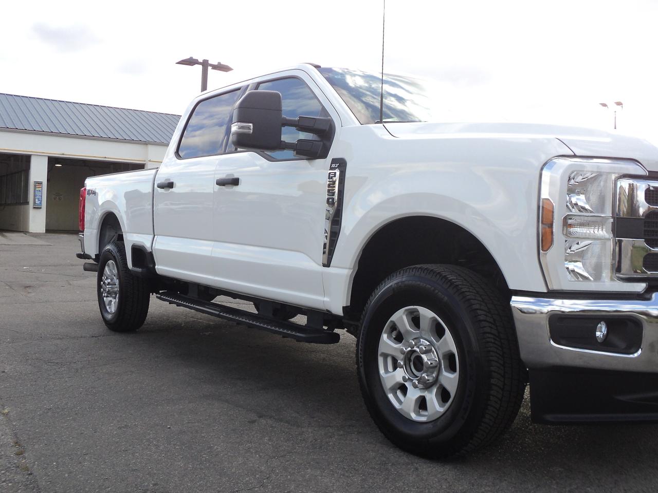 2024 Ford SUPER DUTY F-250 SRW XLT CrewCab 4WD 7.3L8cylGas  6.75' Box - Photo #25