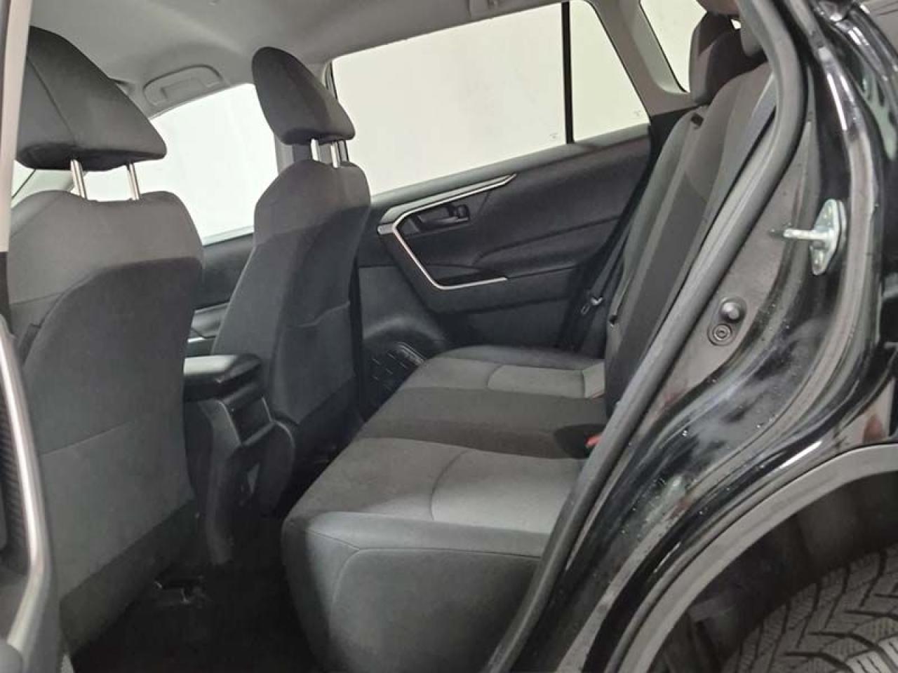 2021 Toyota RAV4 LE AWD - Photo #5
