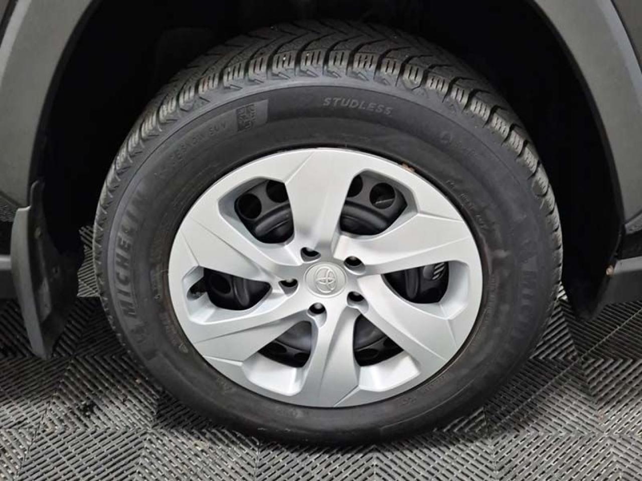 2021 Toyota RAV4 LE AWD - Photo #6