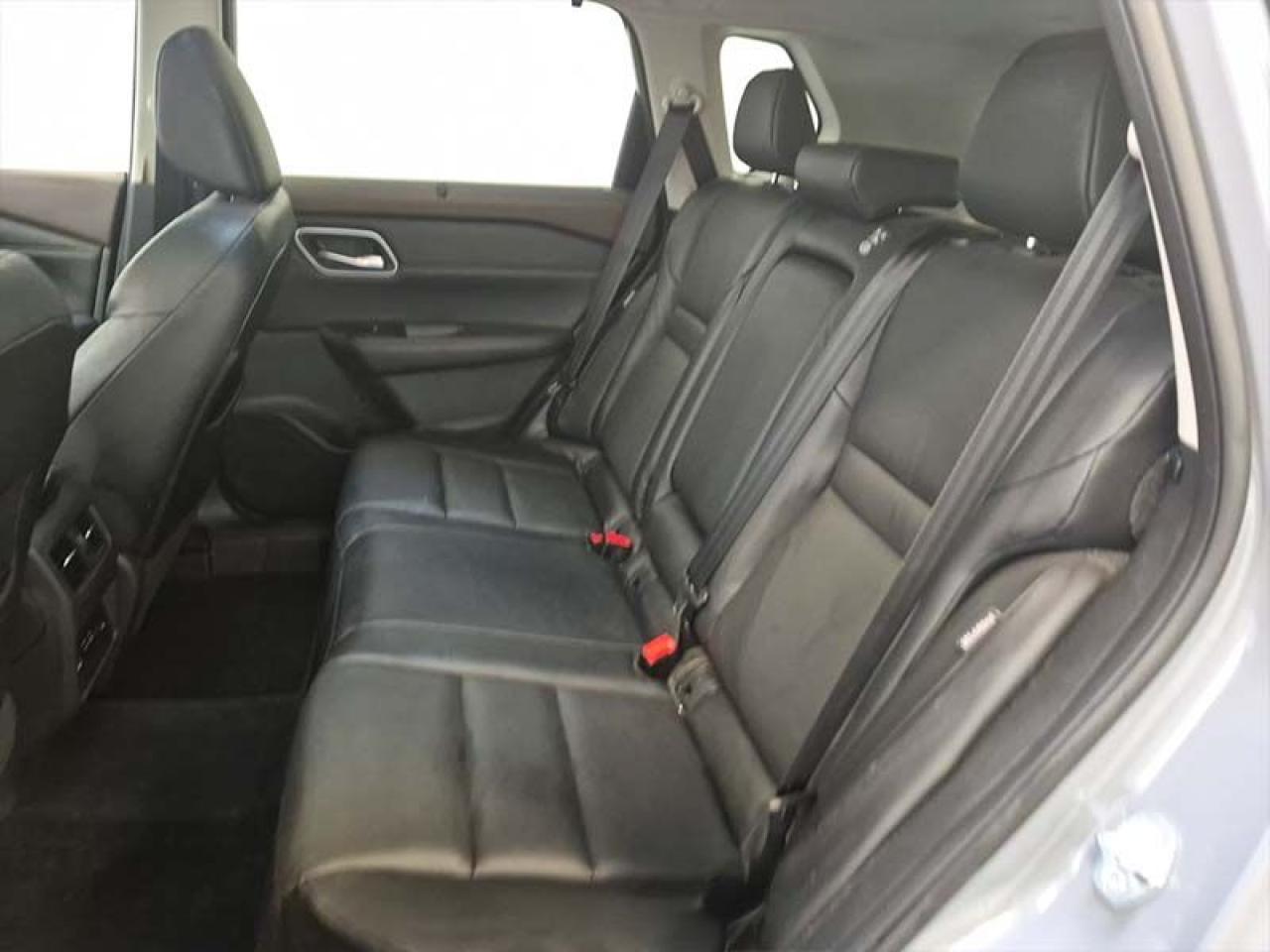 2021 Nissan Rogue SV - Photo #4