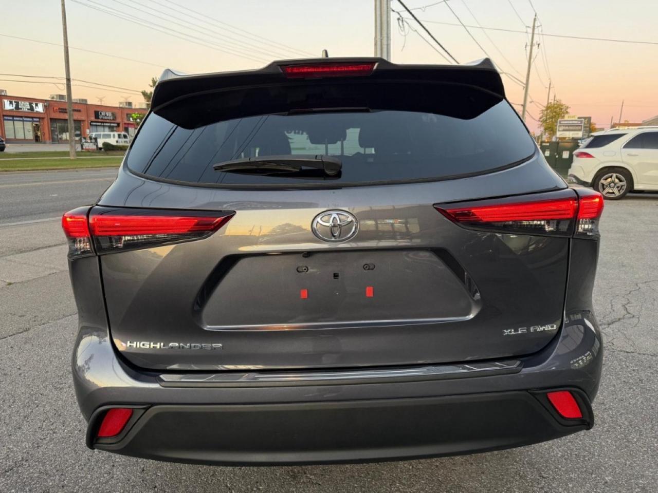 2022 Toyota Highlander XLE/ V6 AWD/ LEATHER/ 7PASSENGER/ SUNROOF - Photo #6