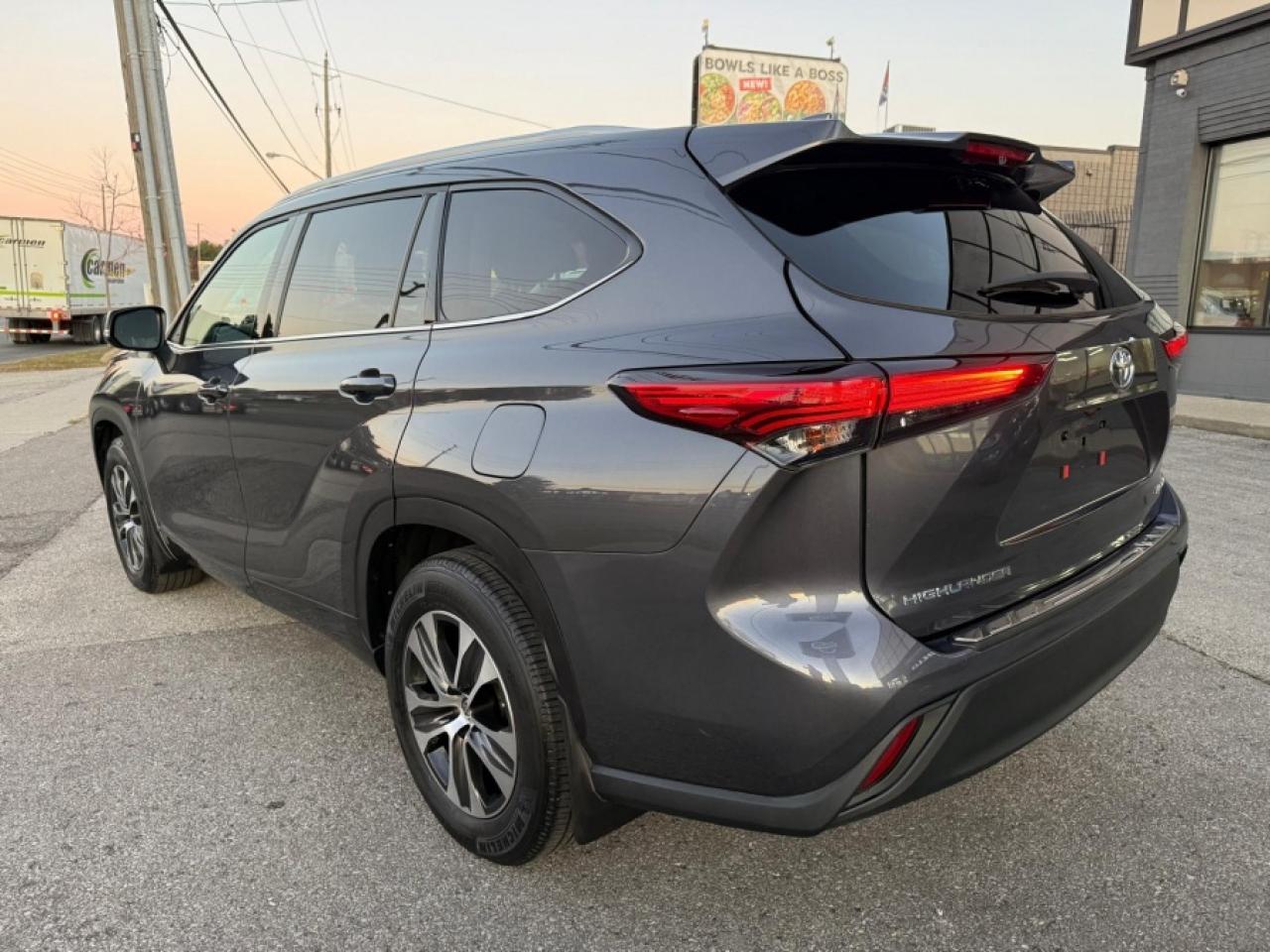 2022 Toyota Highlander XLE/ V6 AWD/ LEATHER/ 7PASSENGER/ SUNROOF - Photo #7