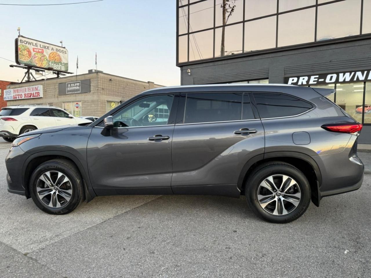 2022 Toyota Highlander XLE/ V6 AWD/ LEATHER/ 7PASSENGER/ SUNROOF - Photo #8