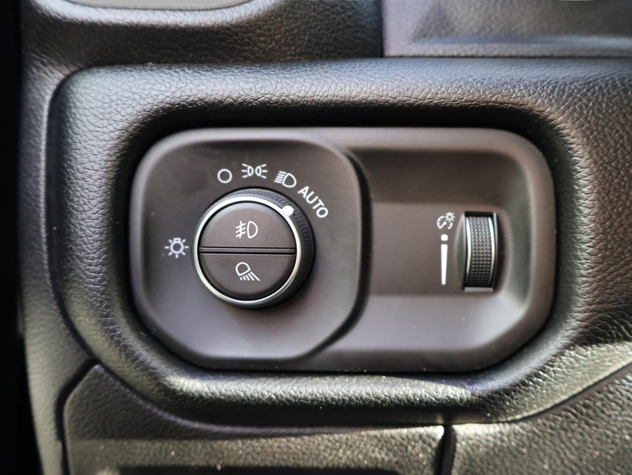 2020 RAM 1500 BIG HORN-OFF ROAD PKG HEMI 4WD CERTIFIED *ACCIDENT FREE* CAMERA BLUETOOTH HEATED SEATS/STEERING P.SENSORS CRUISE ALLOYS - Photo #28