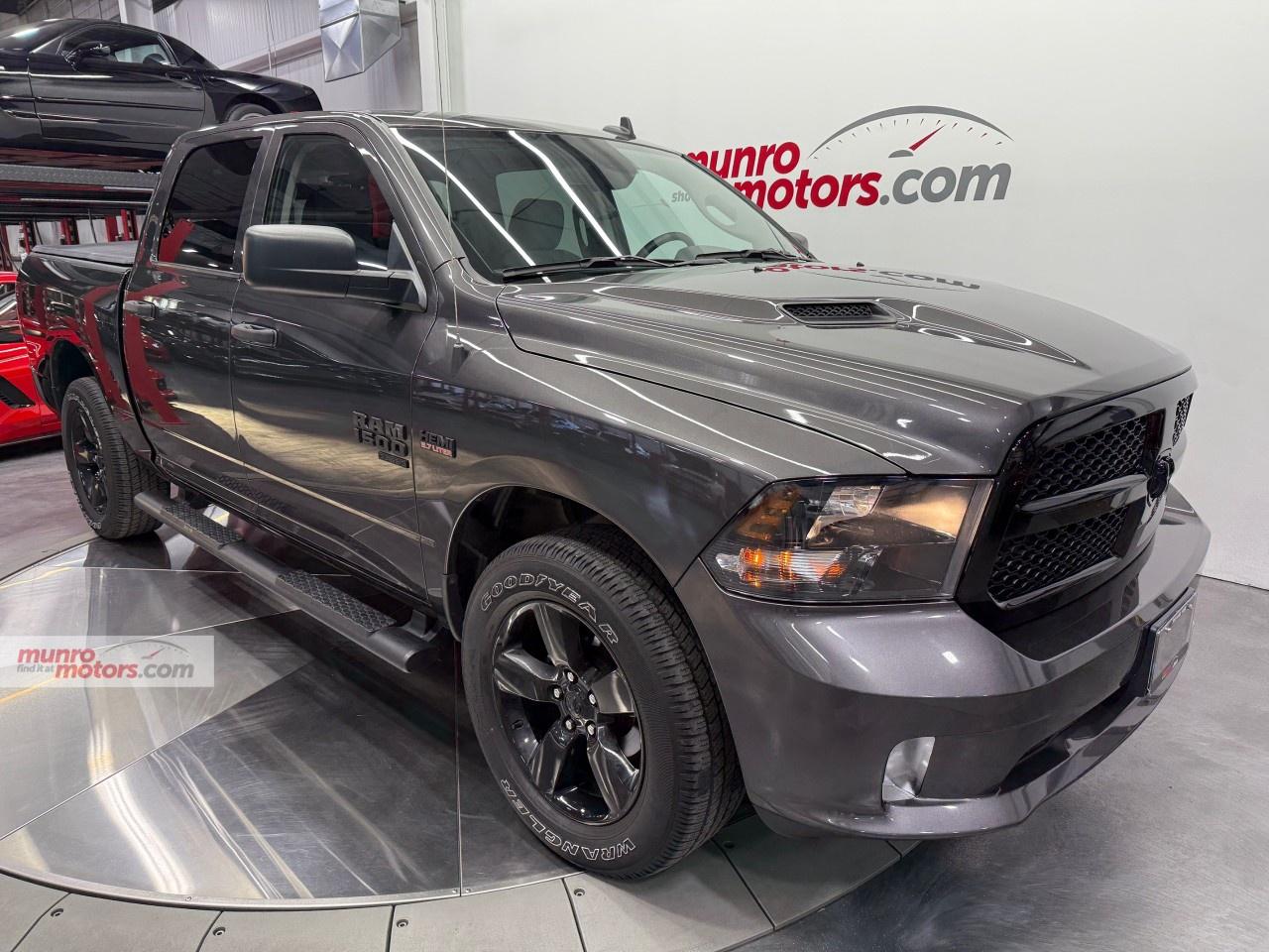 2023 RAM 1500 Classic EXPRESS 4X4 CREW CAB 5'7" BOX Photo0