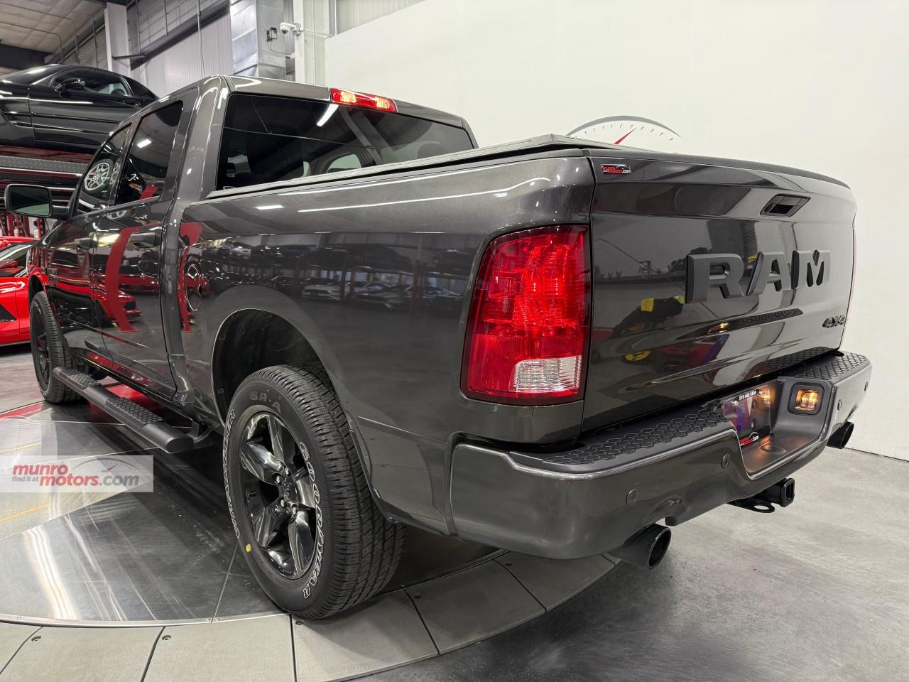 2023 RAM 1500 Classic EXPRESS 4X4 CREW CAB 5'7" BOX Photo