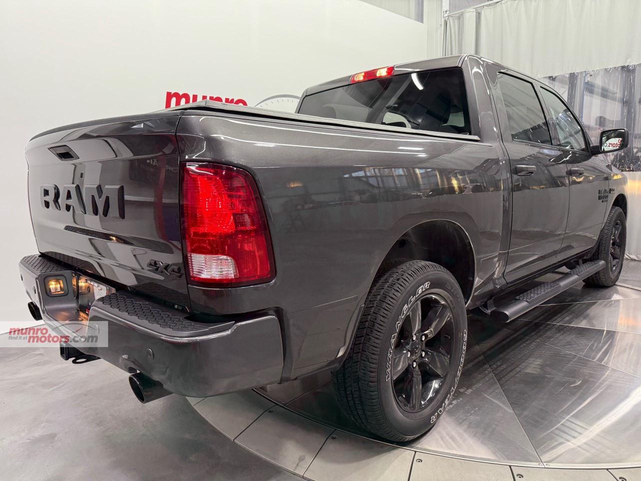 2023 RAM 1500 Classic EXPRESS 4X4 CREW CAB 5'7" BOX Photo