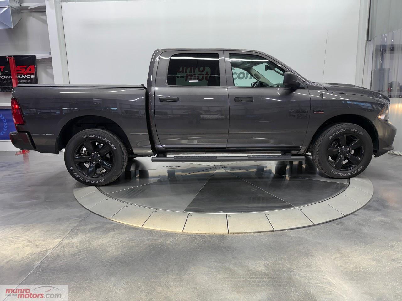 2023 RAM 1500 Classic EXPRESS 4X4 CREW CAB 5'7" BOX Photo