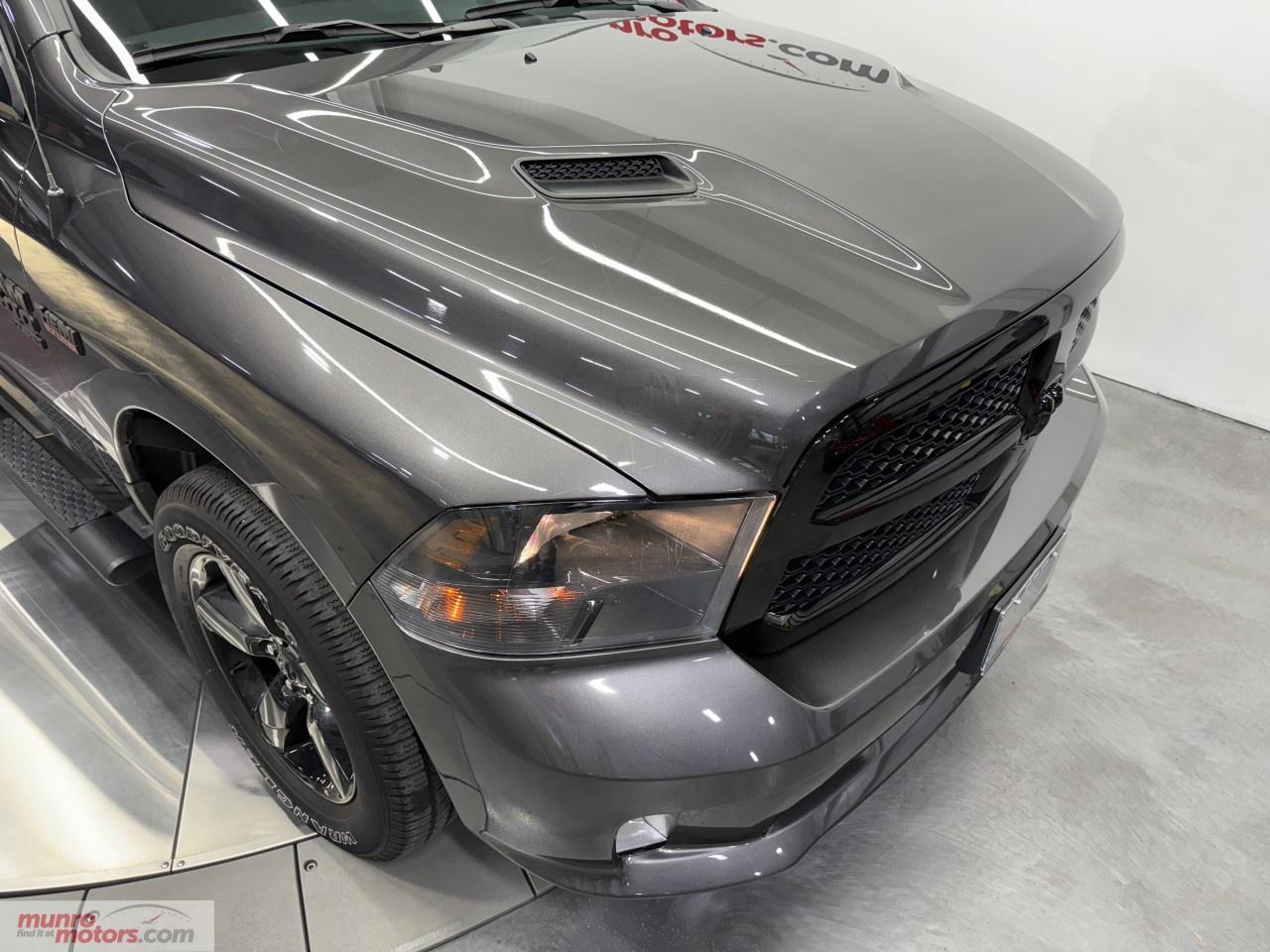 2023 RAM 1500 Classic EXPRESS 4X4 CREW CAB 5'7" BOX Photo