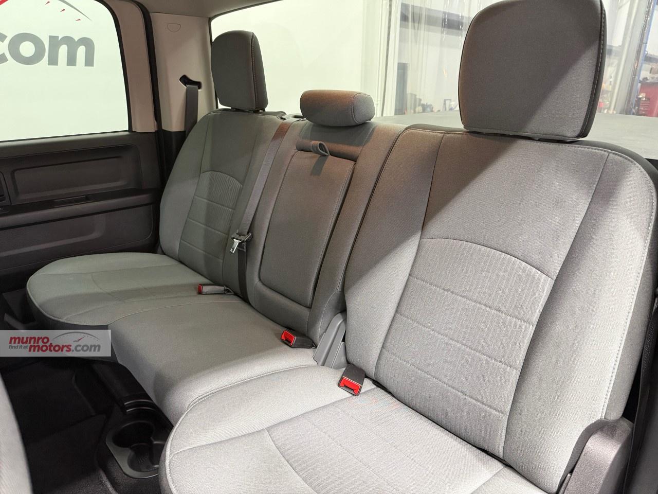 2023 RAM 1500 Classic EXPRESS 4X4 CREW CAB 5'7" BOX Photo