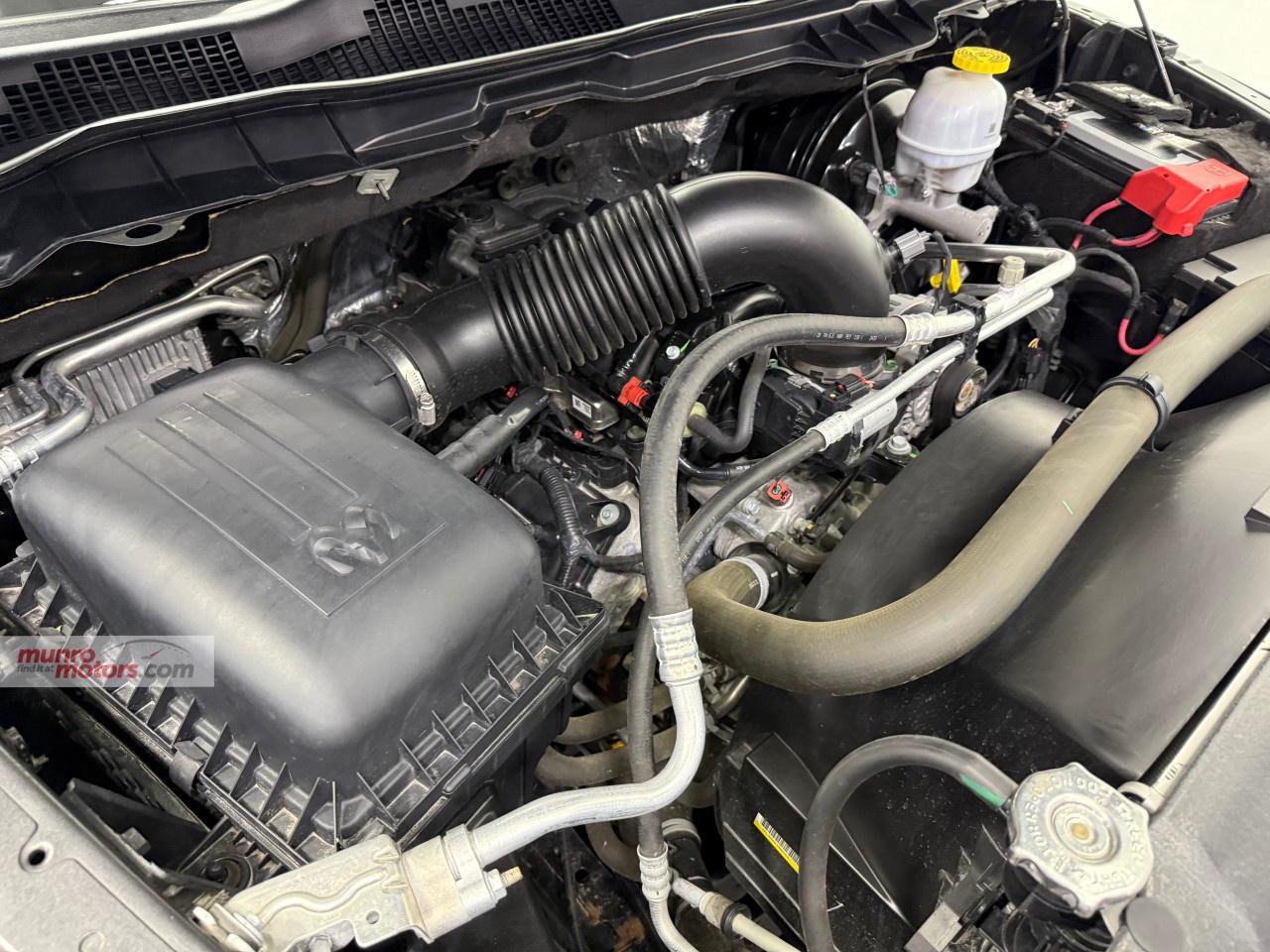 2023 RAM 1500 Classic EXPRESS 4X4 CREW CAB 5'7" BOX Photo