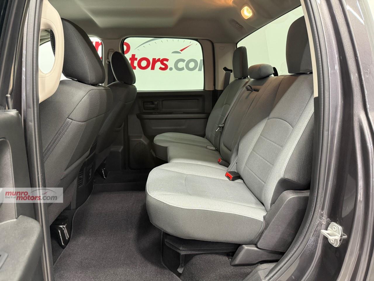 2023 RAM 1500 Classic EXPRESS 4X4 CREW CAB 5'7" BOX Photo