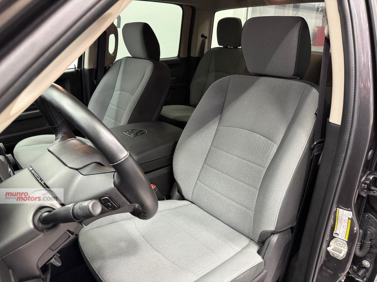 2023 RAM 1500 Classic EXPRESS 4X4 CREW CAB 5'7" BOX Photo