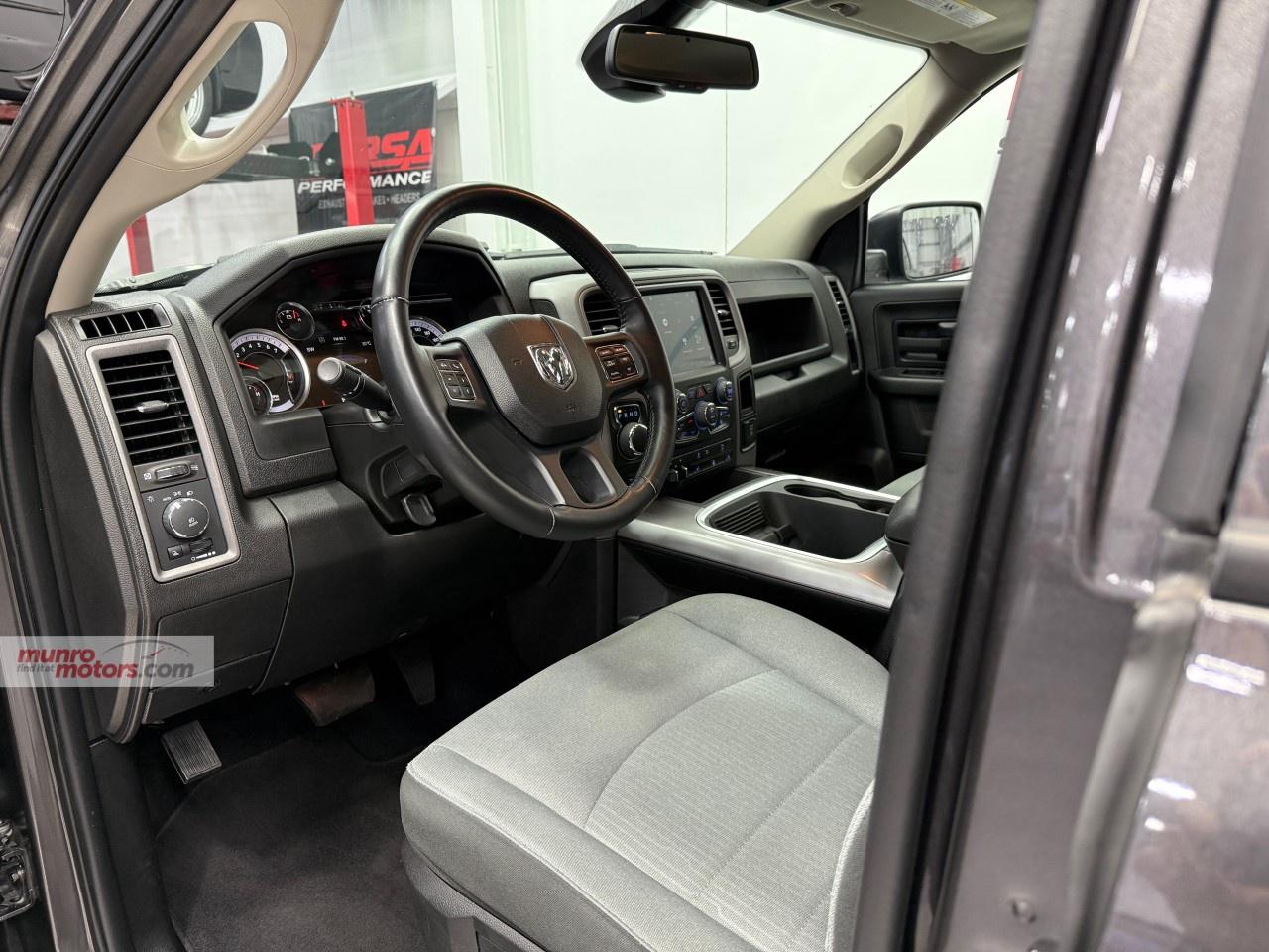 2023 RAM 1500 Classic EXPRESS 4X4 CREW CAB 5'7" BOX Photo