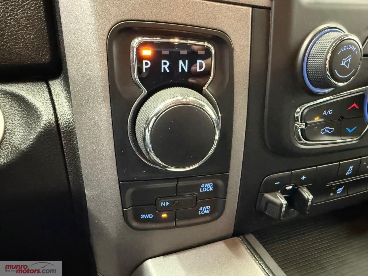 2023 RAM 1500 Classic EXPRESS 4X4 CREW CAB 5'7" BOX Photo