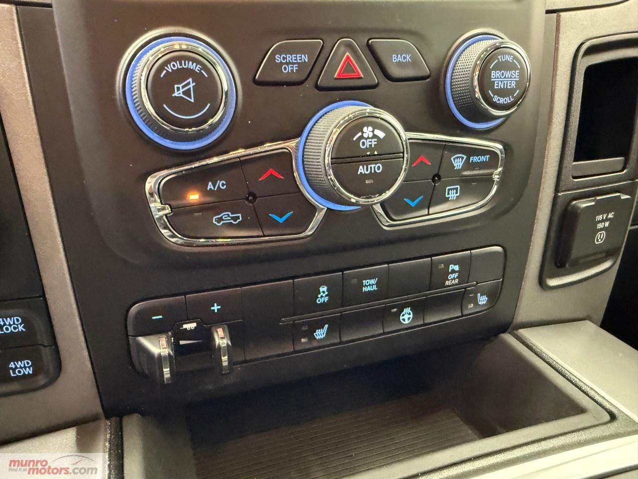 2023 RAM 1500 Classic EXPRESS 4X4 CREW CAB 5'7" BOX Photo