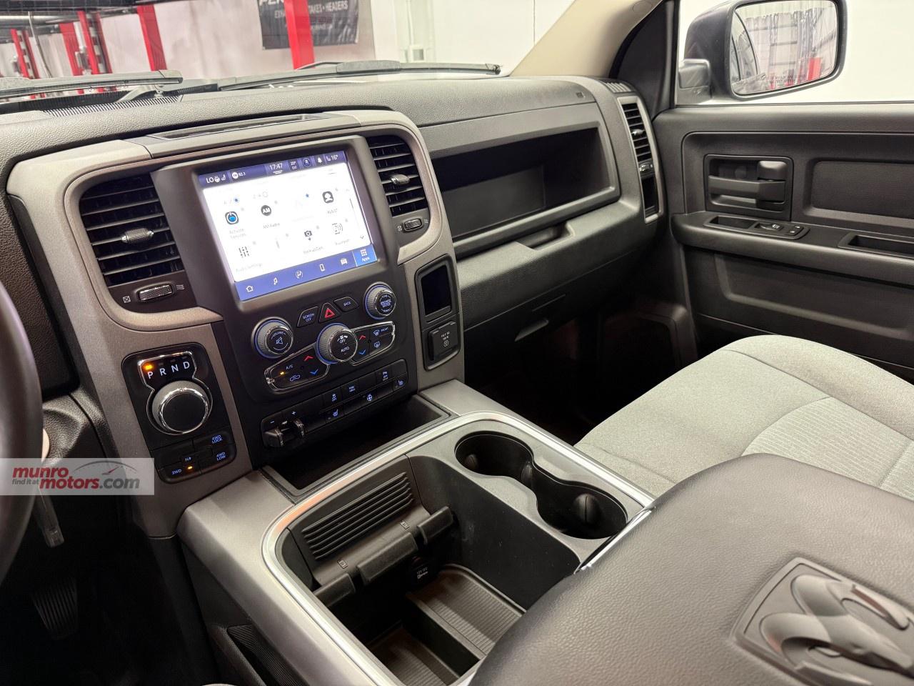 2023 RAM 1500 Classic EXPRESS 4X4 CREW CAB 5'7" BOX Photo