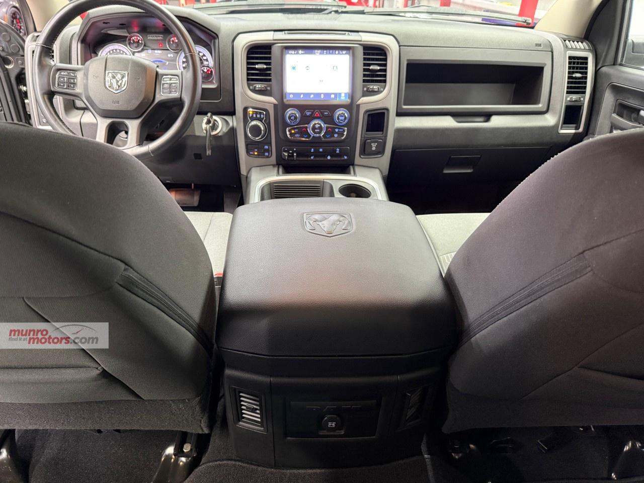 2023 RAM 1500 Classic EXPRESS 4X4 CREW CAB 5'7" BOX Photo