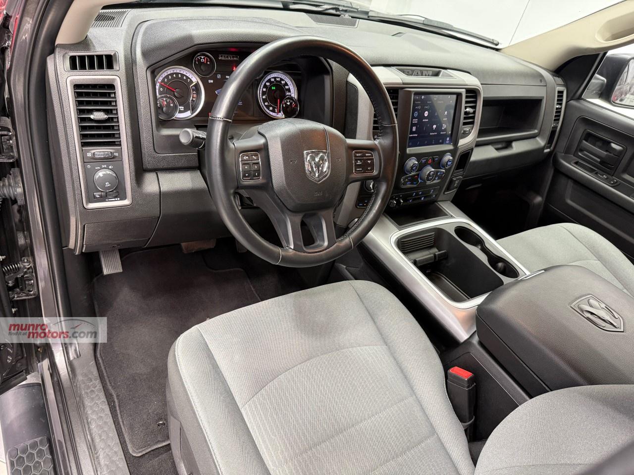 2023 RAM 1500 Classic EXPRESS 4X4 CREW CAB 5'7" BOX Photo