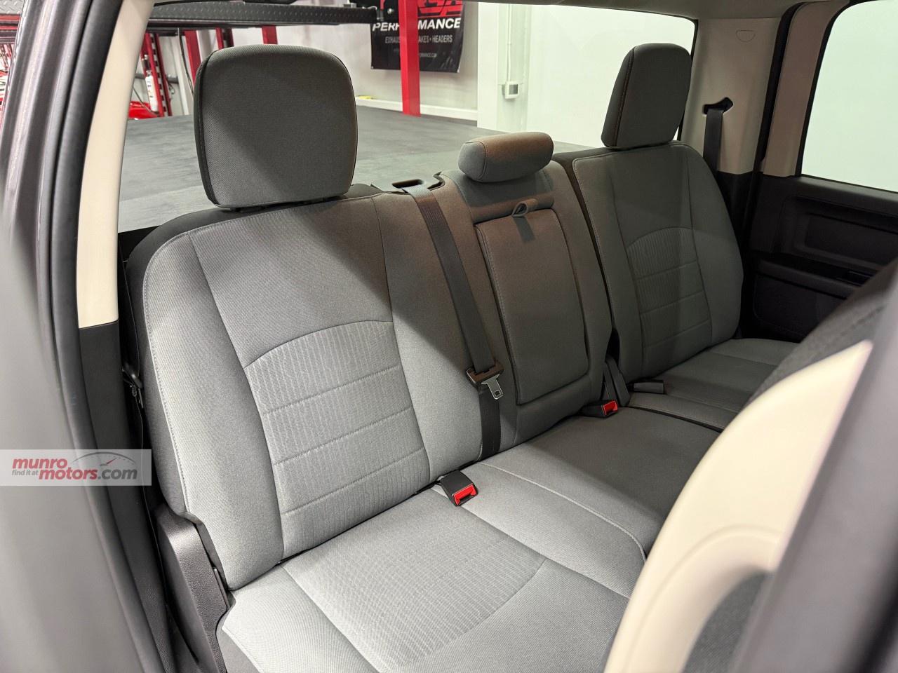 2023 RAM 1500 Classic EXPRESS 4X4 CREW CAB 5'7" BOX Photo