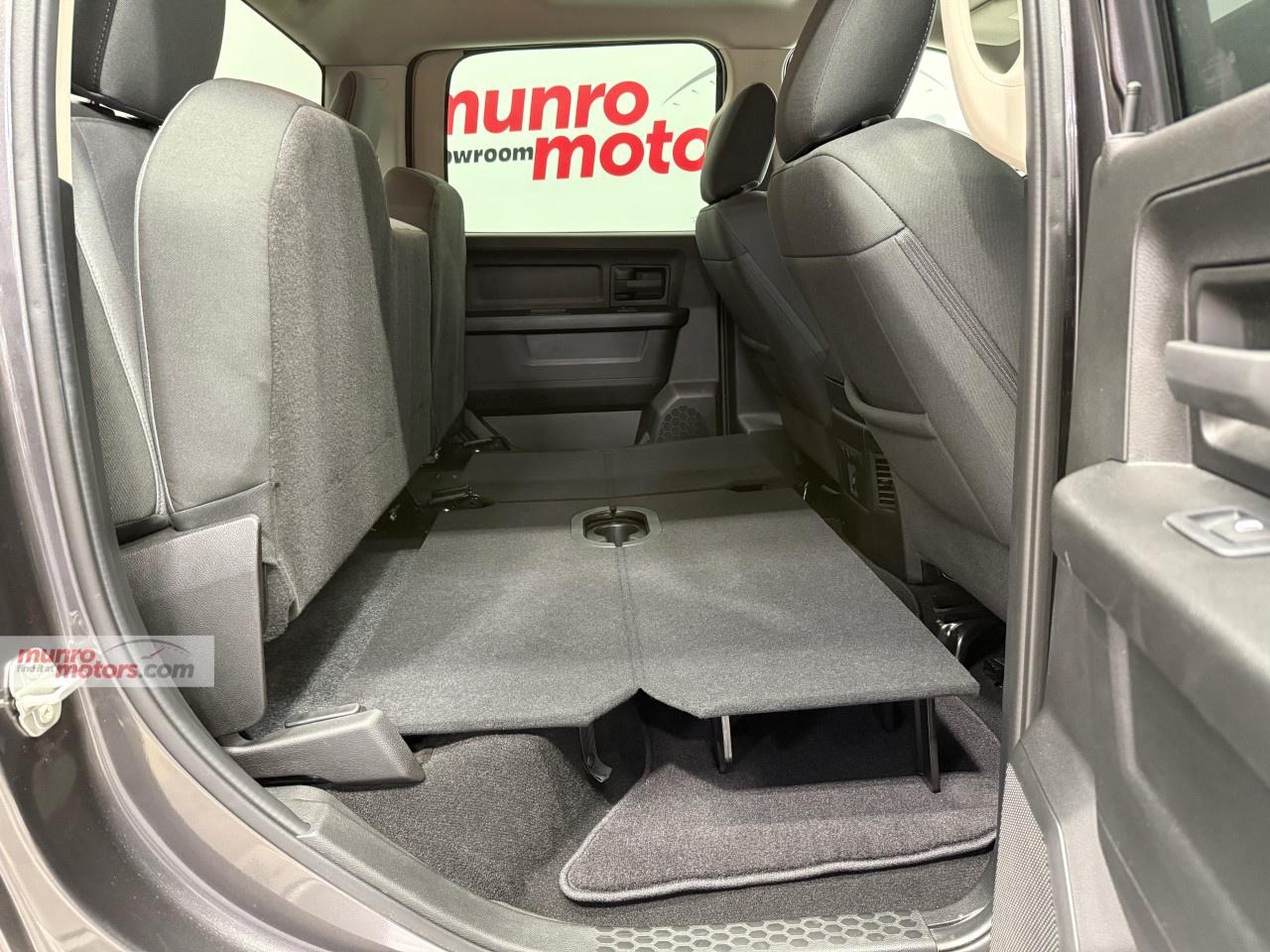 2023 RAM 1500 Classic EXPRESS 4X4 CREW CAB 5'7" BOX Photo