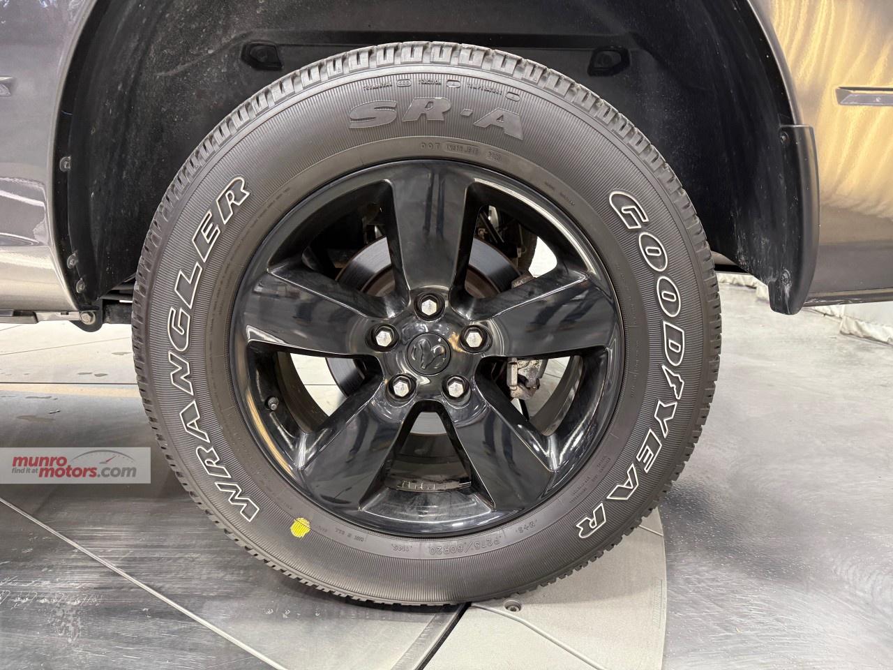 2023 RAM 1500 Classic EXPRESS 4X4 CREW CAB 5'7" BOX Photo