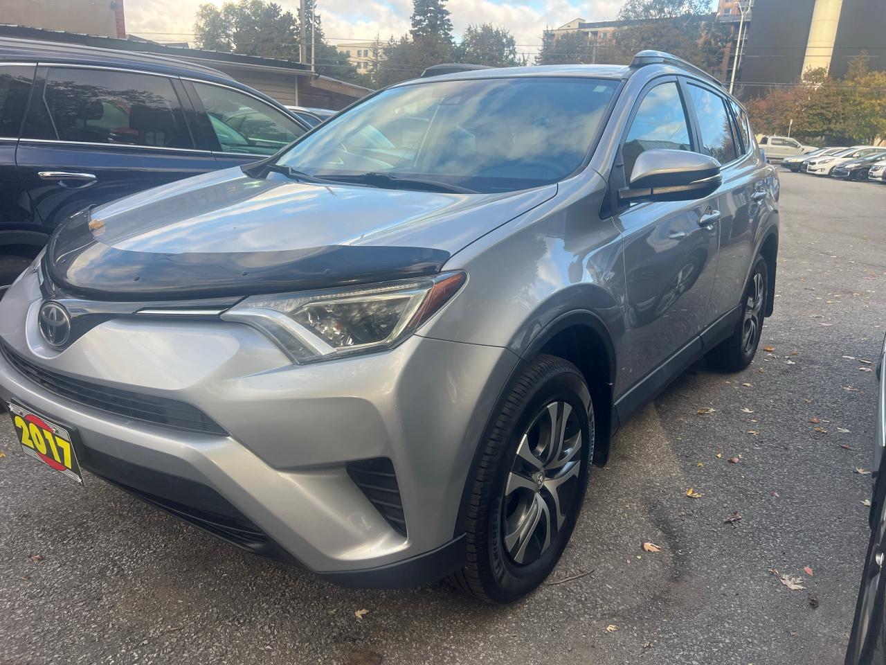 2017 Toyota RAV4 LE Photo2