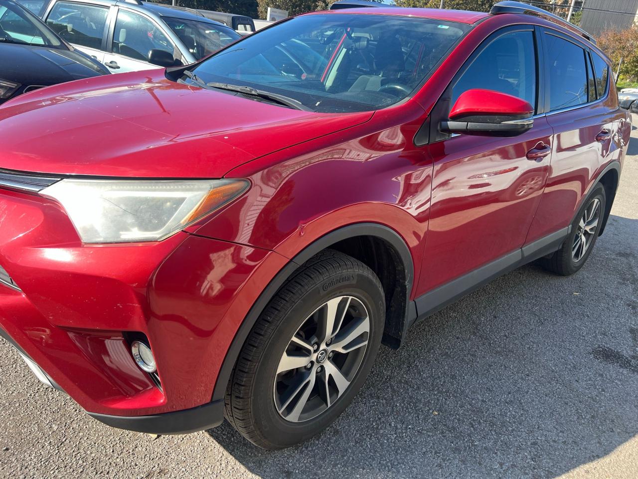 2016 Toyota RAV4 XLE Photo2