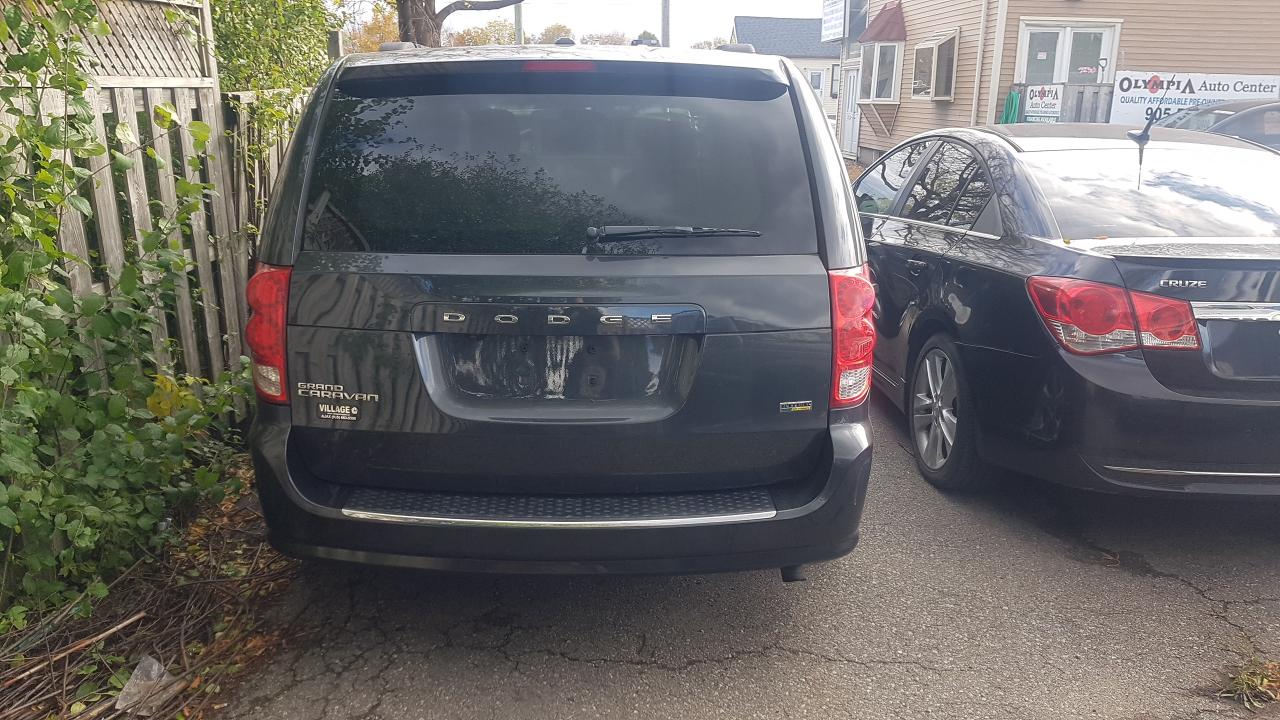 2014 Dodge Grand Caravan SXT Photo3