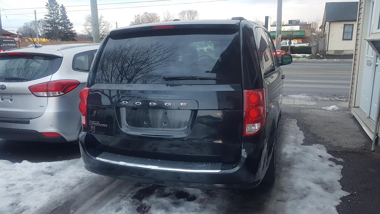 2014 Dodge Grand Caravan SXT Photo