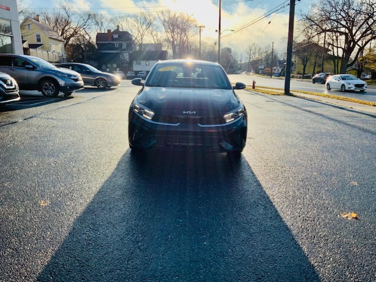 2022 Kia Forte5 EX Photo2