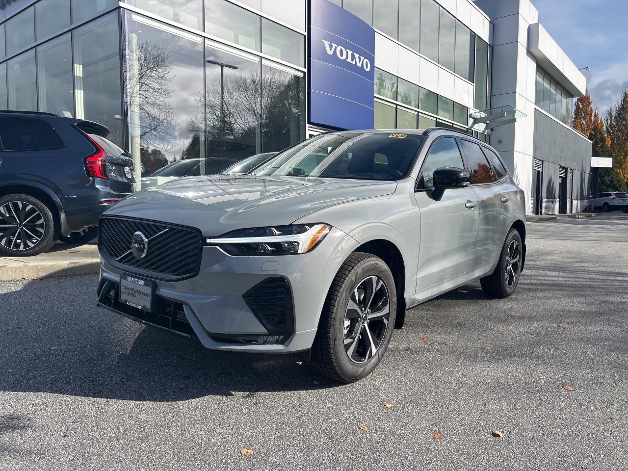 New 2026 Volvo XC60 B5 AWD Core Dark Theme for sale in Surrey, BC