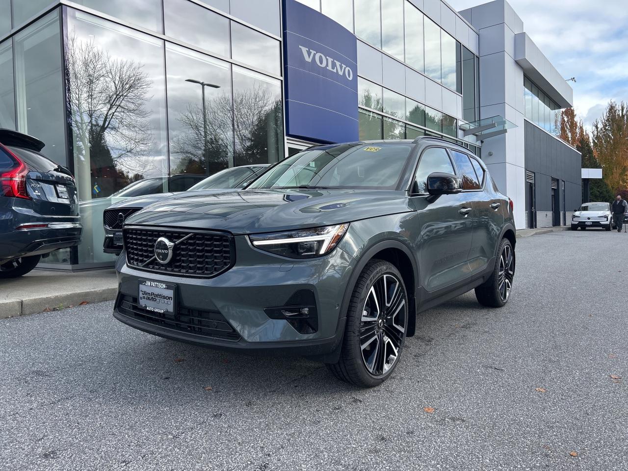 New 2026 Volvo XC40 B5 AWD Ultra Dark Theme for sale in Surrey, BC