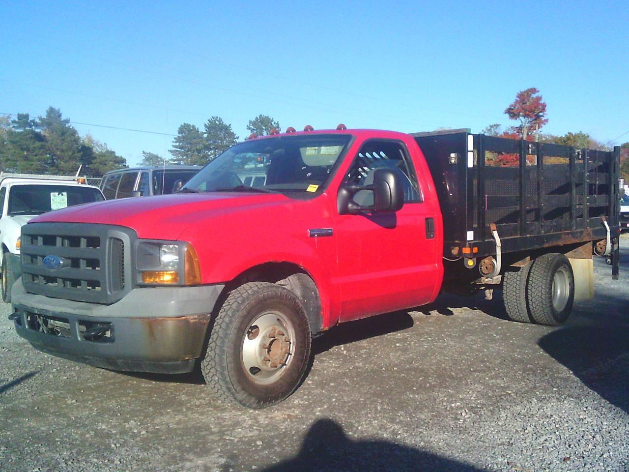 2005 Ford F-350 Reg Cab SuperDuty 165 WB XL - Photo #2