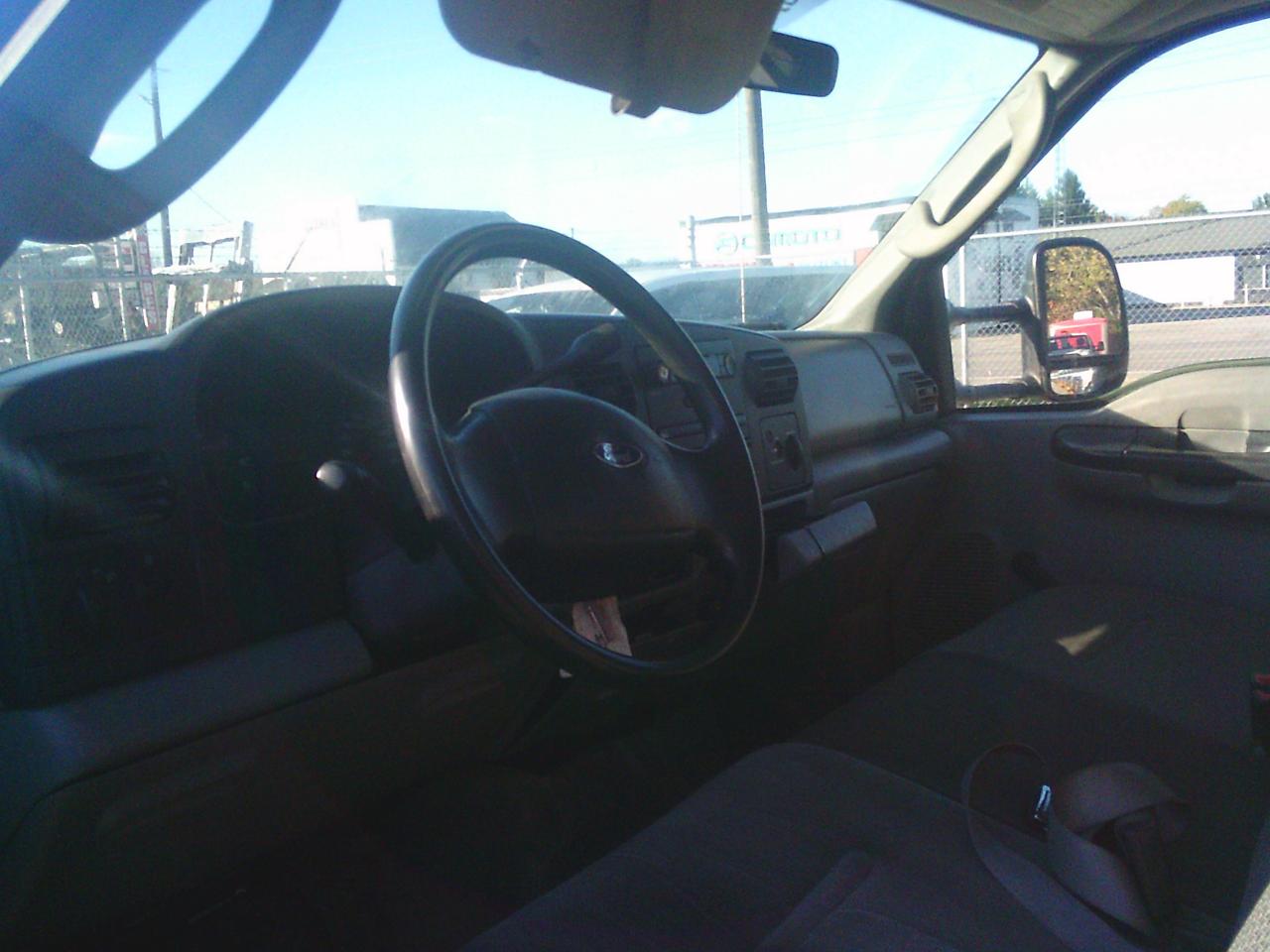 2005 Ford F-350 Reg Cab SuperDuty 165 WB XL - Photo #14