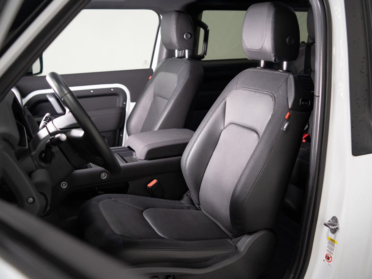 2023 Land Rover Defender P400 | 90 | X-DYNAMIC | MERIDIAN | PANO Photo